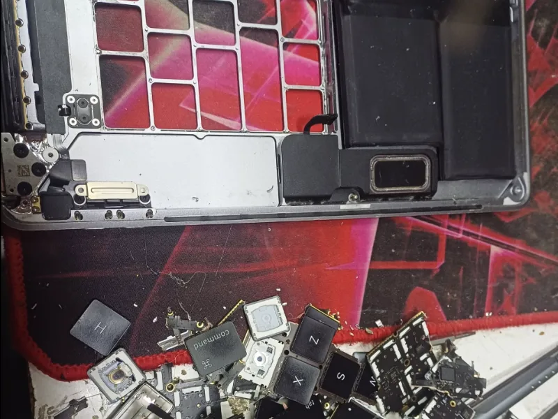 Промена на тастатура на Apple MacBook Pro 13"