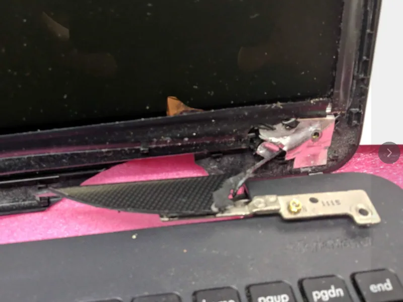 ASUS — скршен капак и хинџови